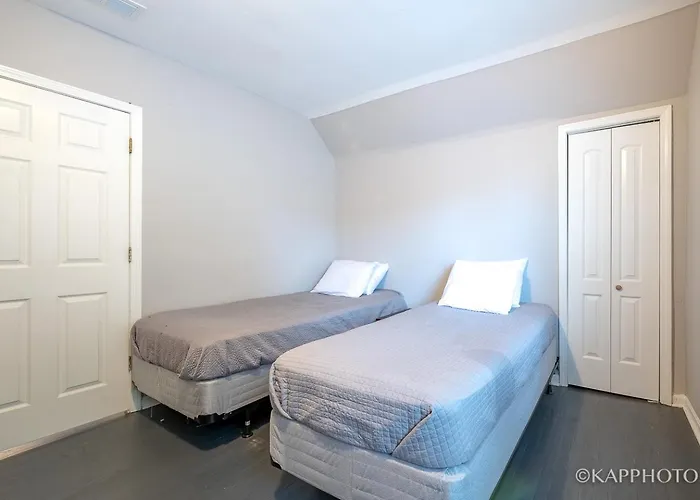 Apartment Entire Private Apartment, Near Downtown - Free Parking *