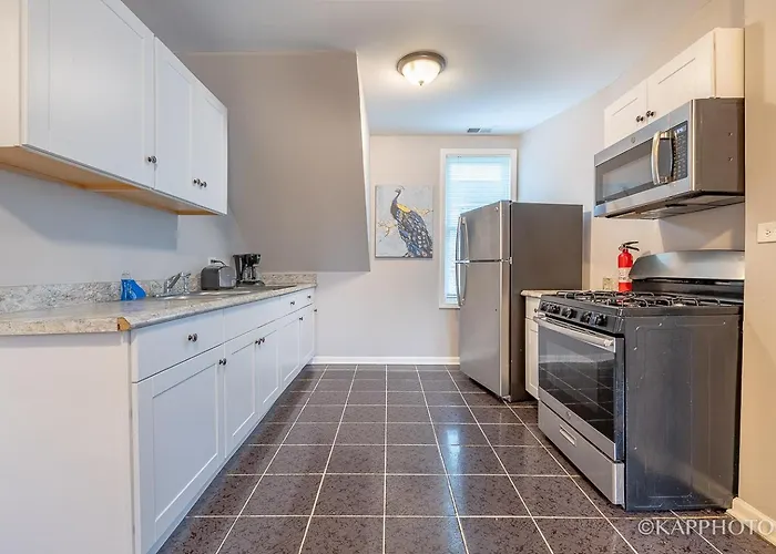 Apartment Entire Private Apartment, Near Downtown - Free Parking Chicago