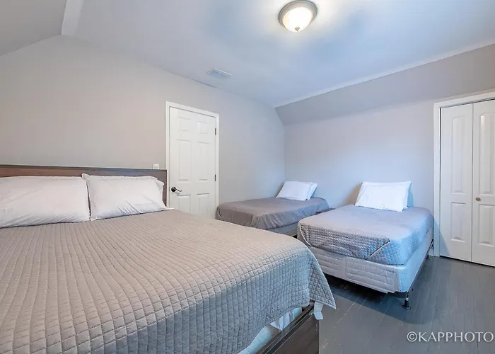 Entire Private Apartment, Near Downtown - Free Parking