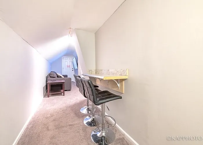 Apartment Entire Private Apartment, Near Downtown - Free Parking